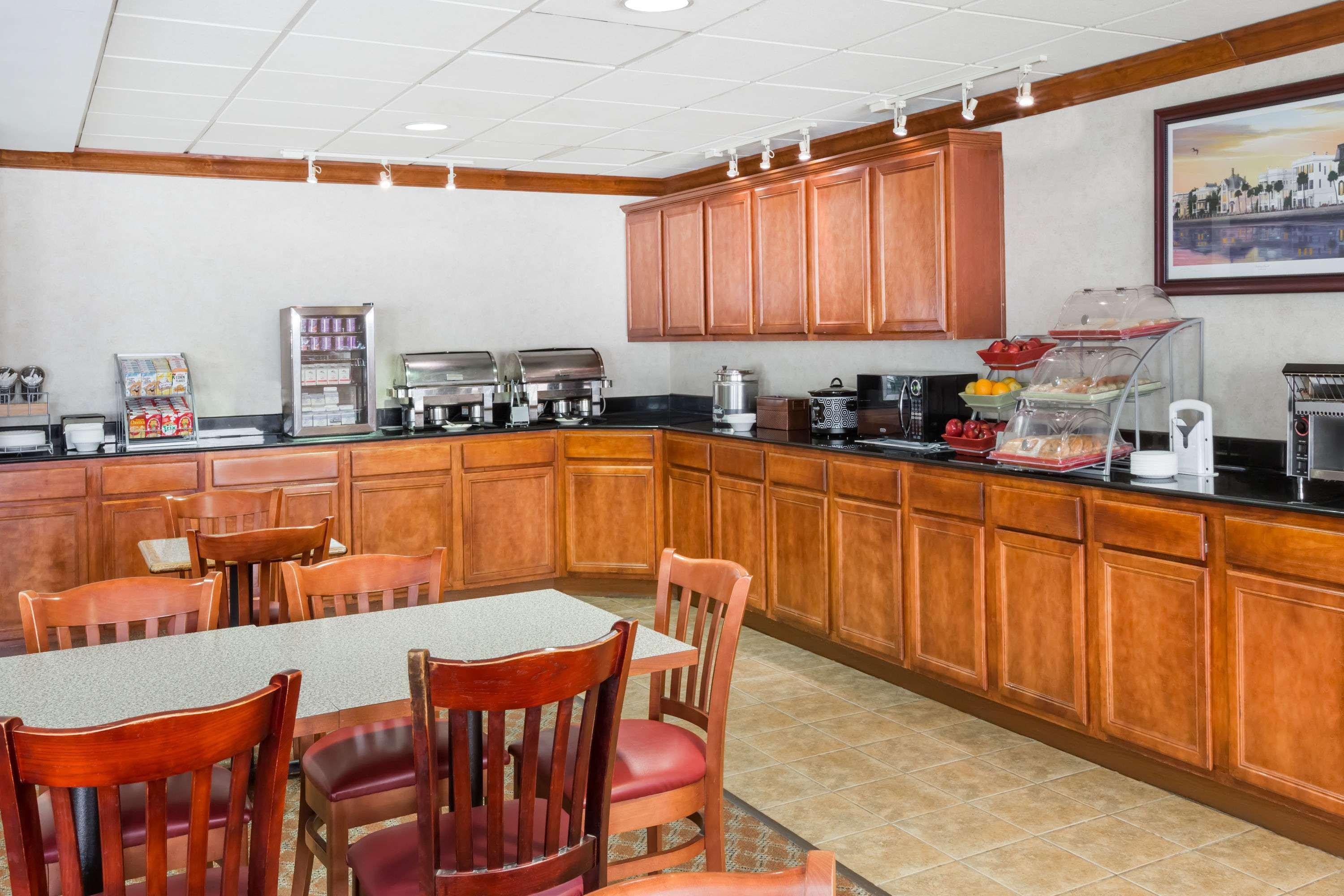 Готель Clarion Pointe Charleston - West Ashley Екстер'єр фото