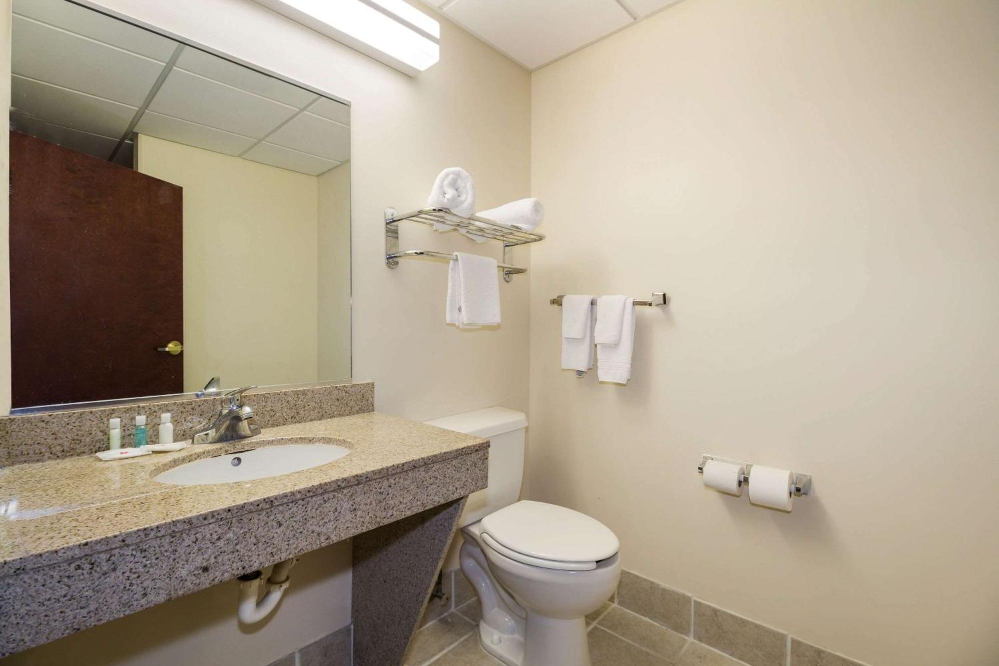 Готель Clarion Pointe Charleston - West Ashley Екстер'єр фото